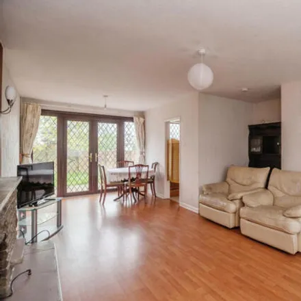 Image 6 - Windsor Way, Rayleigh, SS6 8PF, United Kingdom - House for sale