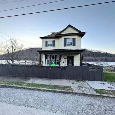 Buy this 5 bed house on 667 Grant Street in McMechen, Marshall County