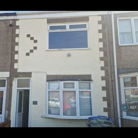 Rent this 3 bed townhouse on Weelsby Street South in Grimsby, DN32 8BE