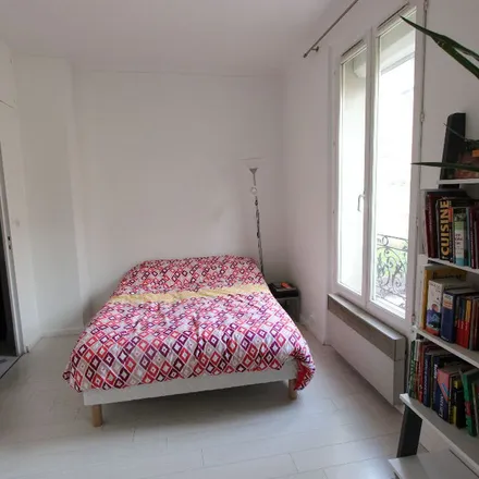 Image 5 - 1 v Place Gambetta, 75020 Paris, France - Apartment for rent