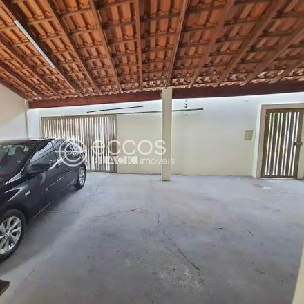 Buy this 3 bed house on Alameda José de Oliveira in Jardim Holanda, Uberlândia - MG