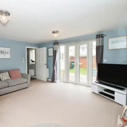 Image 3 - 8 Pear Tree Way, South Gloucestershire, BS16 7FY, United Kingdom - House for sale