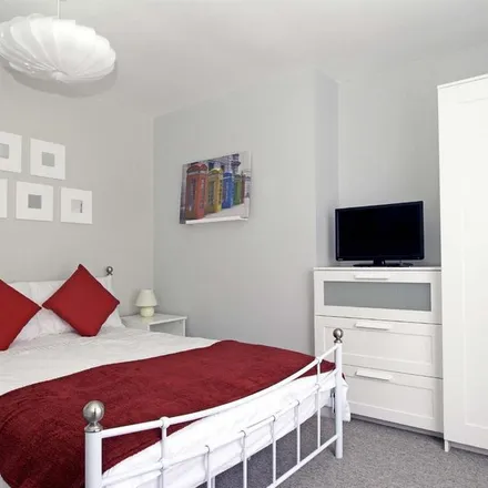 Image 3 - Crossgates, Stevenage, SG1 1LR, United Kingdom - Apartment for rent