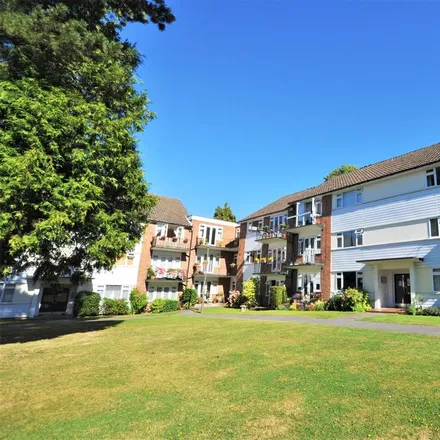 Rent this 2 bed apartment on Avonmore Avenue in Guildford, GU1 1TW