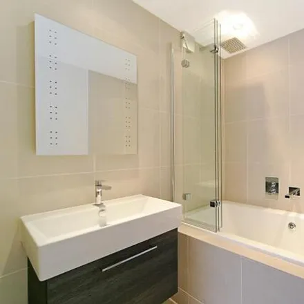 Image 4 - 155-167 Fulham Road, London, SW3 6SD, United Kingdom - Room for rent