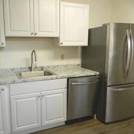 Image 3 - 740 Quince Orchard Boulevard, Brown, Gaithersburg, MD 20899, USA - Condo for sale