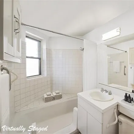 Image 4 - 301 East 48th Street, New York, NY 10017, USA - Condo for sale