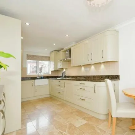 Image 3 - Chasecliff Close, Chesterfield, S40 4HP, United Kingdom - Townhouse for sale