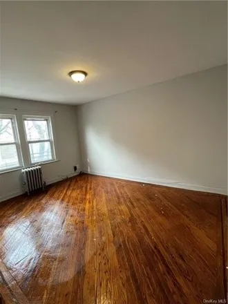 Image 7 - 114-55 202nd Street, New York, NY 11412, USA - House for sale