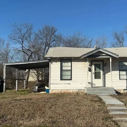 Buy this 2 bed house on 222 West Dill Street in Shawnee, OK 74801