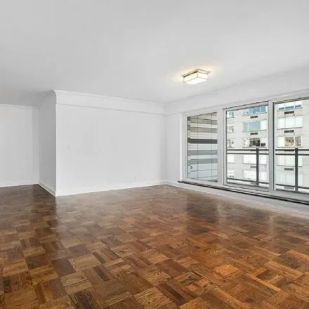 Image 4 - 215 East 68th Street, New York, NY 10065, USA - Apartment for rent
