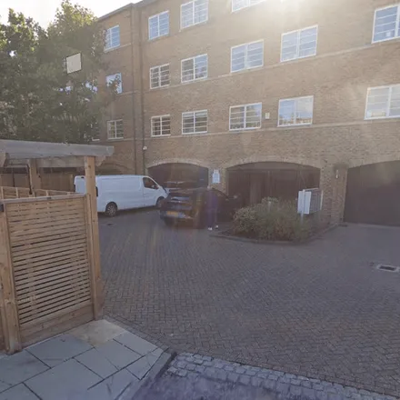 Rent this 2 bed apartment on Northfield Avenue in London, W5 4TW