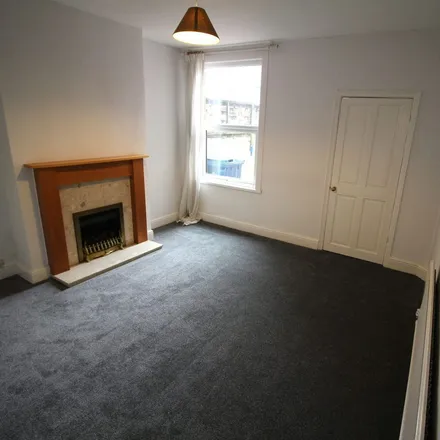 Rent this 2 bed townhouse on 50 Portland Road in West Bridgford, NG2 6DN