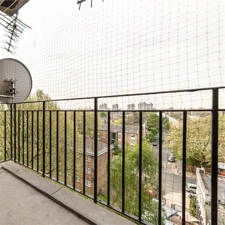 Image 9 - Penrose Grove, London, SE17 3DX, United Kingdom - Apartment for rent