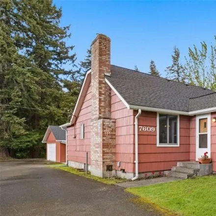 Buy this 3 bed house on 2127 77th Street Court East in Midland, Pierce County