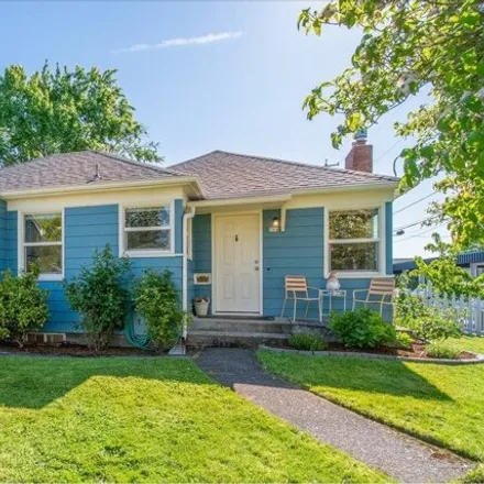 Buy this 2 bed house on 704 Northeast 53rd Avenue in Portland, OR 97213