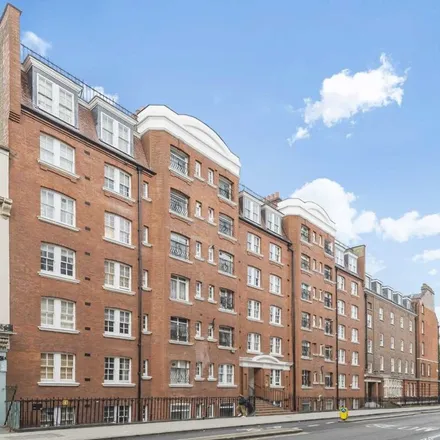 Rent this 3 bed apartment on Knollys House in Tavistock Place, London