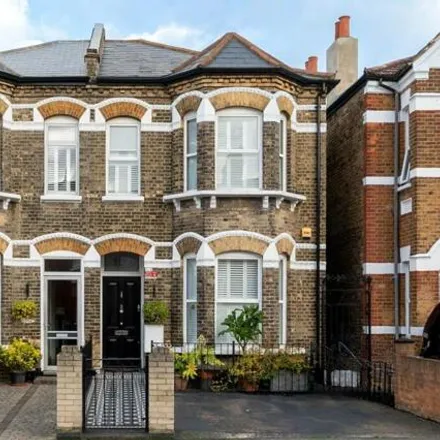 Rent this 4 bed duplex on 219 Underhill Road in London, SE22 9DX