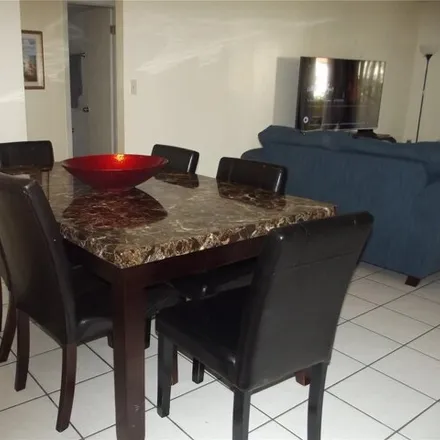 Image 7 - 1541 West 44th Place, Hialeah, FL 33012, USA - Condo for sale