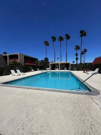 Image 2 - Indian Cyn at Via Escuela, North Indian Canyon Drive, Palm Springs, CA 92262, USA - Condo for sale