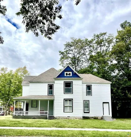 Buy this studio duplex on 598 South Missouri Avenue in Sedalia, MO 65301