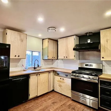 Buy this studio apartment on 26388 Poplar in Idyllwild-Pine Cove, Riverside County