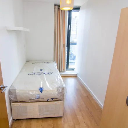 Rent this 4 bed room on The Sphere in Brunel Street, London