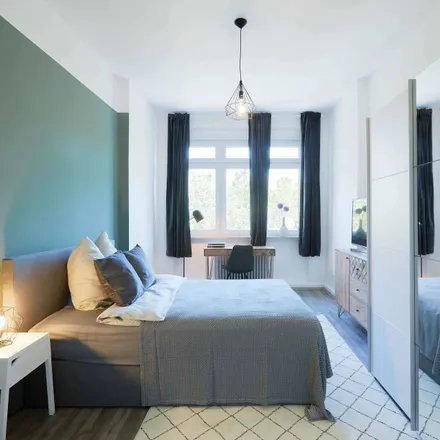 Rent this 1 bed apartment on Saalburgallee 2 in 60385 Frankfurt, Germany
