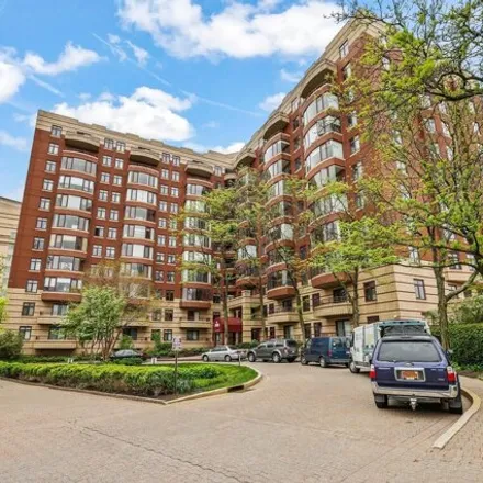 Buy this 2 bed condo on The Charleston in 2400 Clarendon Boulevard, Arlington