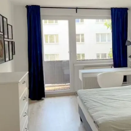 Rent this 3 bed apartment on Wöhlerstraße 20 in 60323 Frankfurt, Germany