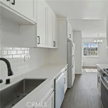 Image 3 - 6948 Coldwater Canyon Avenue, Los Angeles, CA 91605, USA - Apartment for rent