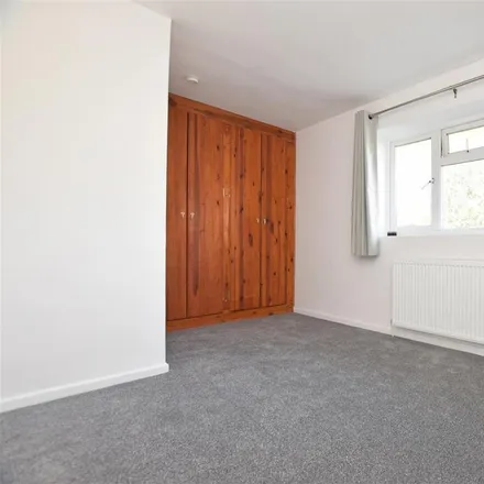 Image 7 - Graham Road, London, TW12 1AN, United Kingdom - Townhouse for rent