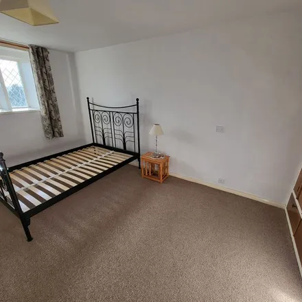 Image 5 - Cliffe Terrace, Warley Town, HX6 2TT, United Kingdom - Apartment for rent