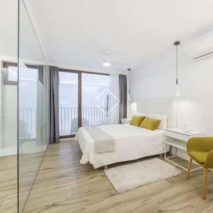 Rent this 2 bed apartment on Hernán Cortés - Ciril Amorós in Carrer d'Hernán Cortés, 46004 Valencia