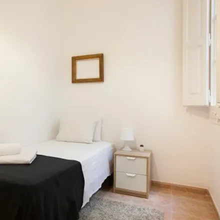 Rent this 5 bed apartment on Carrer del Comte Borrell in 164, 166