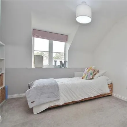 Image 4 - Hampton Close, Knaphill, GU21 2UF, United Kingdom - Apartment for sale