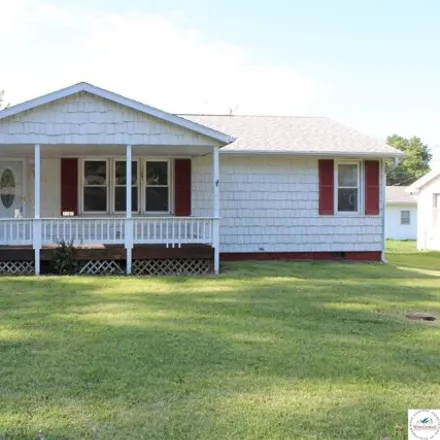 Buy this 3 bed house on 2107 E 9th St in Sedalia, Missouri
