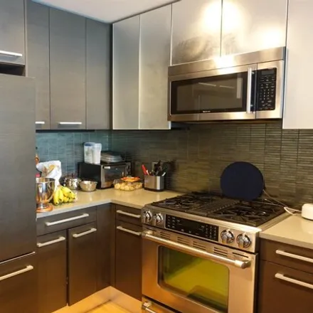 Image 3 - 2 2nd St Apt 3004, Jersey City, New Jersey, 07302 - Condo for rent