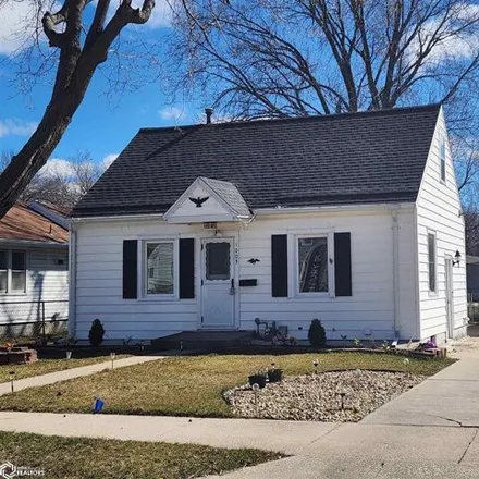 Buy this 3 bed house on 1178 10th Street Northwest in Mason City, IA 50401