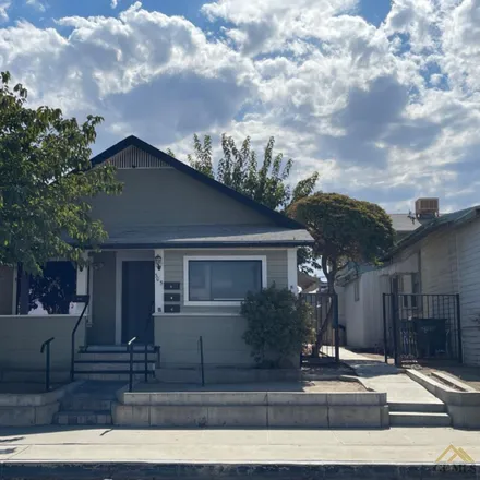 Buy this studio duplex on 305 North Street in Taft, Kern County