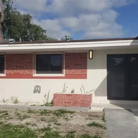 Image 3 - 585 Northeast 179th Drive, North Miami Beach, FL 33162, USA - House for rent