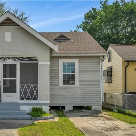 Rent this 3 bed house on 2729 Annette Street in New Orleans, LA 70119