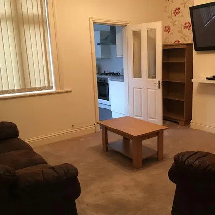 Rent this 4 bed room on 13 Link Road in Harborne, B16 0EP