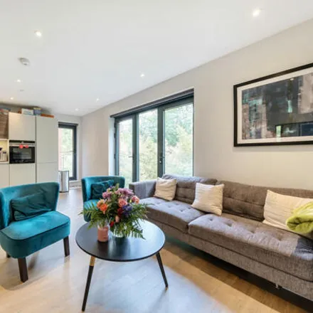 Rent this 2 bed room on 262 Finchley Road in London, NW3 7SW