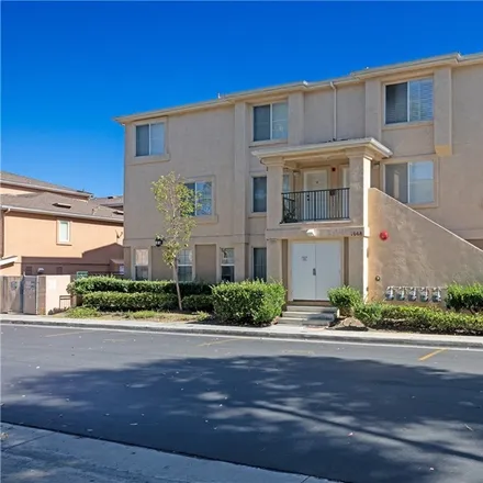 Buy this 3 bed condo on 1008 Harbor Heights Drive in Harbor Pines, Los Angeles