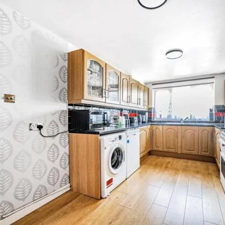 Image 3 - 19 Addiscombe Road, Watford, WD18 0ND, United Kingdom - Townhouse for sale