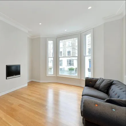 Rent this 1 bed apartment on 76 Blenheim Crescent in London, W11 2EQ