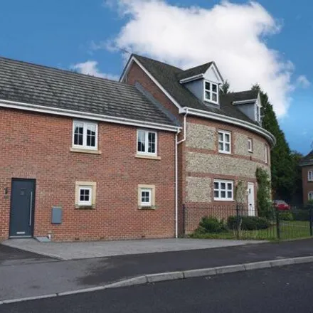 Buy this 2 bed house on Goldcrest Way in Four Marks, GU34 5FE
