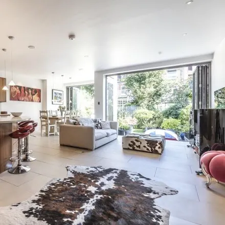 Rent this 5 bed house on 30 Ramillies Road in London, W4 1JN