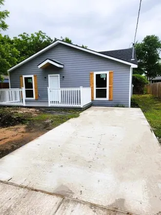 Buy this 3 bed house on 1210 Edgar Street in Greenville, TX 75401